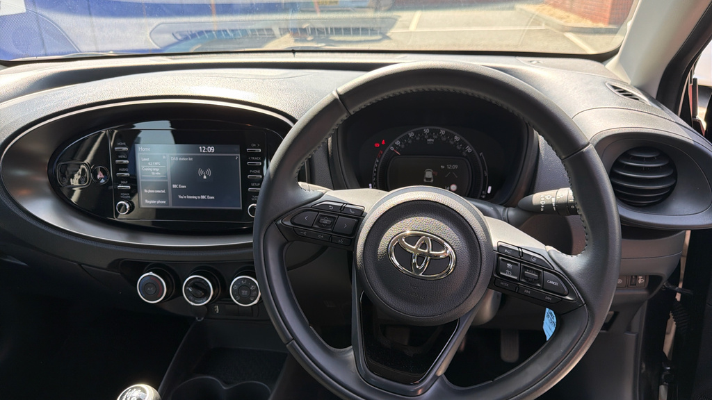 Toyota Aygo X Pure Automatic White #7
