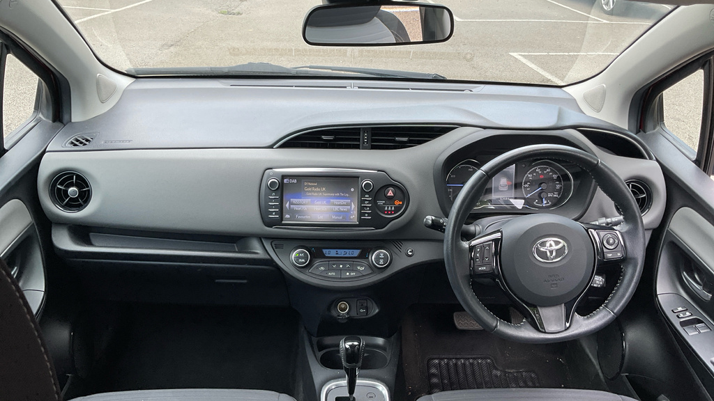Toyota Yaris 1.5 Vvt-h Icon Tech Hatchback Hybrid E- Red #6