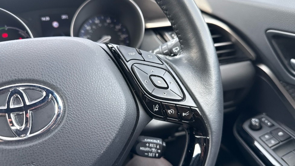 Toyota C-Hr Icon Silver #32
