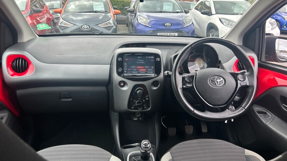 Toyota Aygo 1.0 Vvt-i X-play Euro 6 Red #6