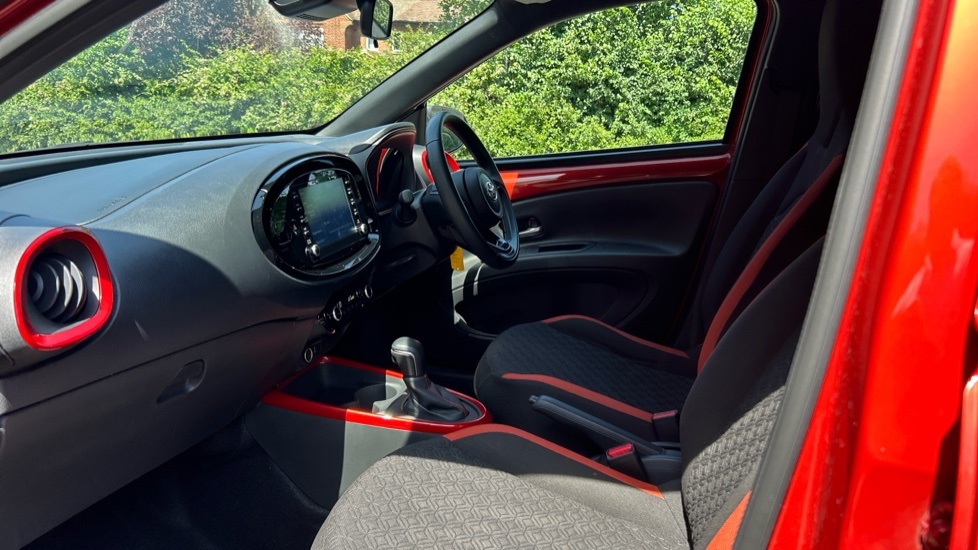 Toyota Aygo X 1.0 Vvt-i Edge Hatchback X-shift Euro 6 Red #5