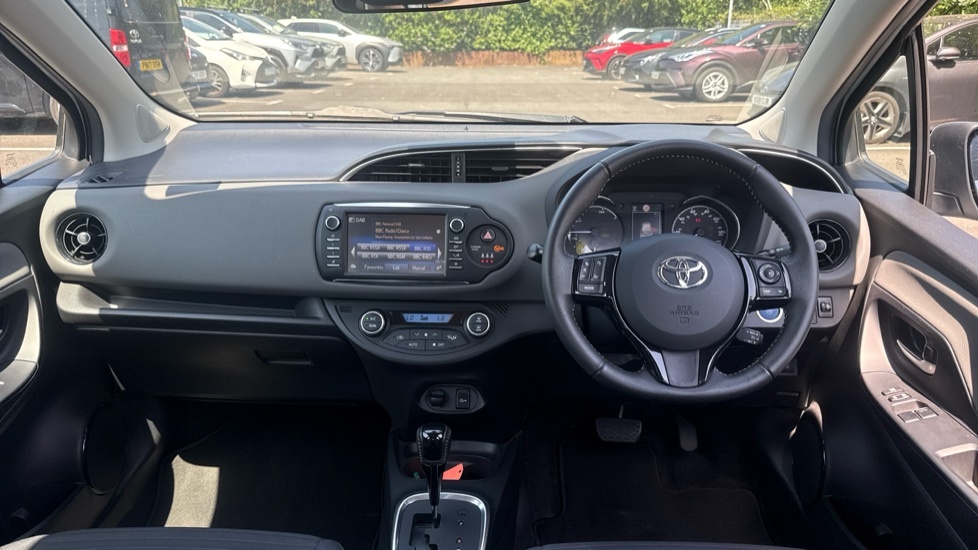 Toyota Yaris 1.5 Vvt-h Icon Tech Hatchback Hybrid E- Silver #6