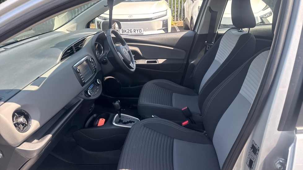 Toyota Yaris 1.5 Vvt-h Icon Tech Hatchback Hybrid E- Silver #5
