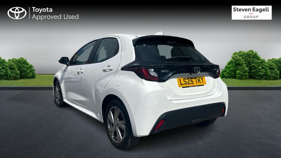 Toyota Yaris 1.5 Vvt-h Icon Hatchback Hybrid E-cvt E White #4