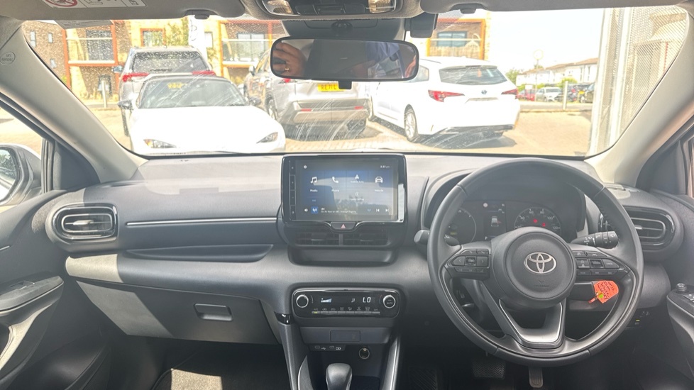 Toyota Yaris 1.5 Vvt-h Icon Hatchback Hybrid E-cvt E White #6