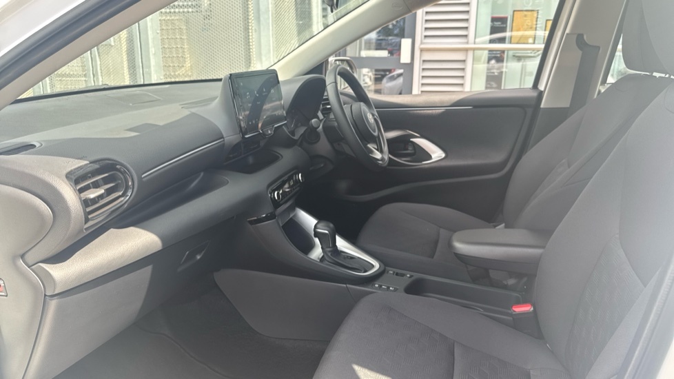 Toyota Yaris 1.5 Vvt-h Icon Hatchback Hybrid E-cvt E White #5