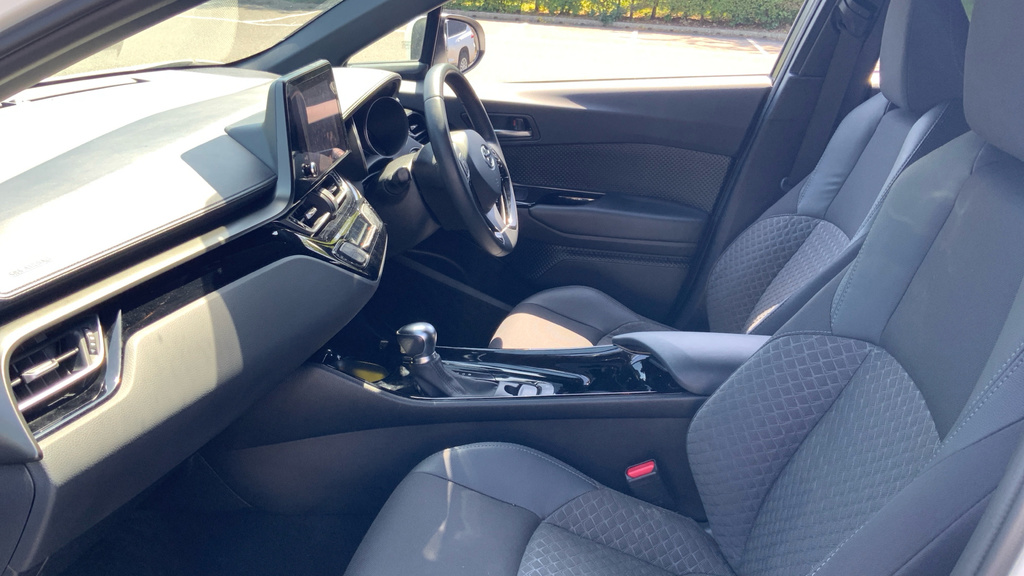 Toyota C-Hr 1.8 Vvt-h Gpf Design Suv Hybrid Cvt Eur White #5