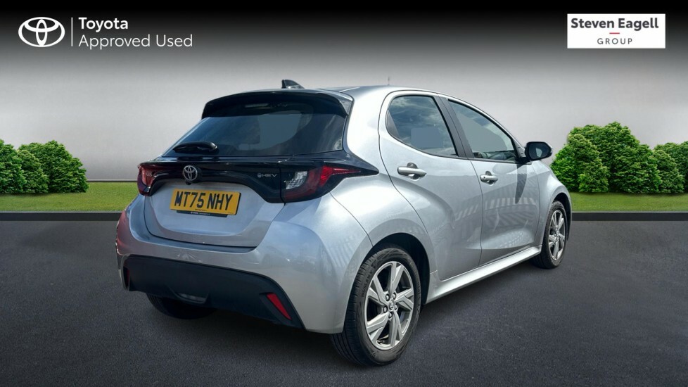 Toyota Yaris 1.5 Vvt-h Icon E-cvt Euro 6 Ss Silver #2