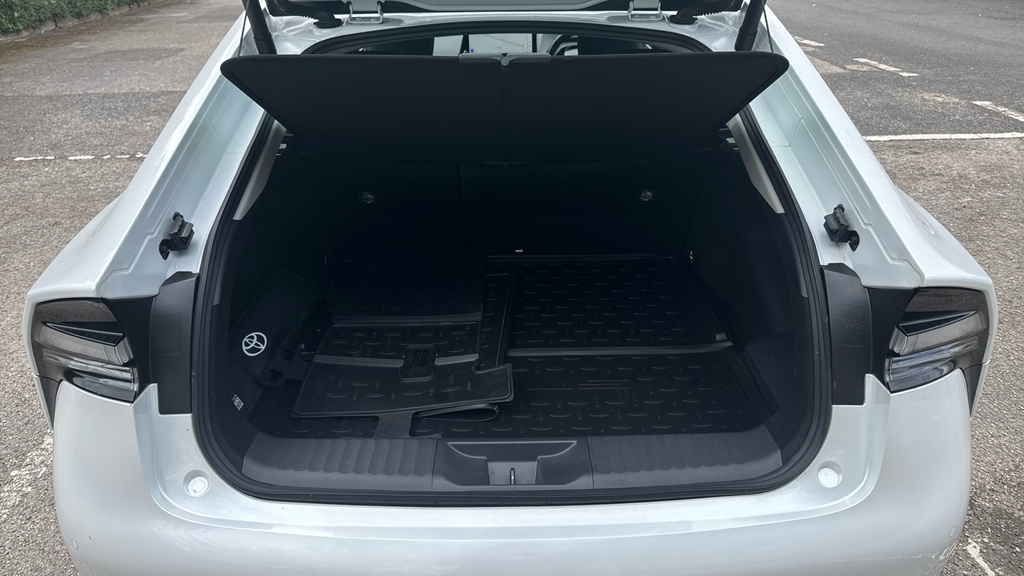 Toyota Prius Excel White #13