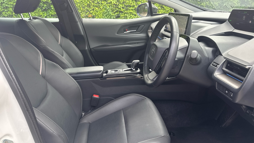 Toyota Prius Excel White #12