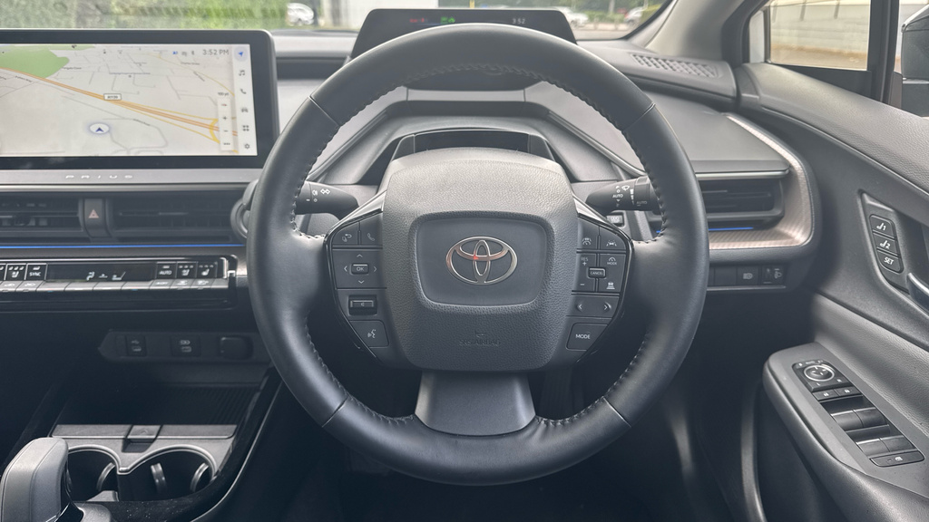 Toyota Prius Excel White #7