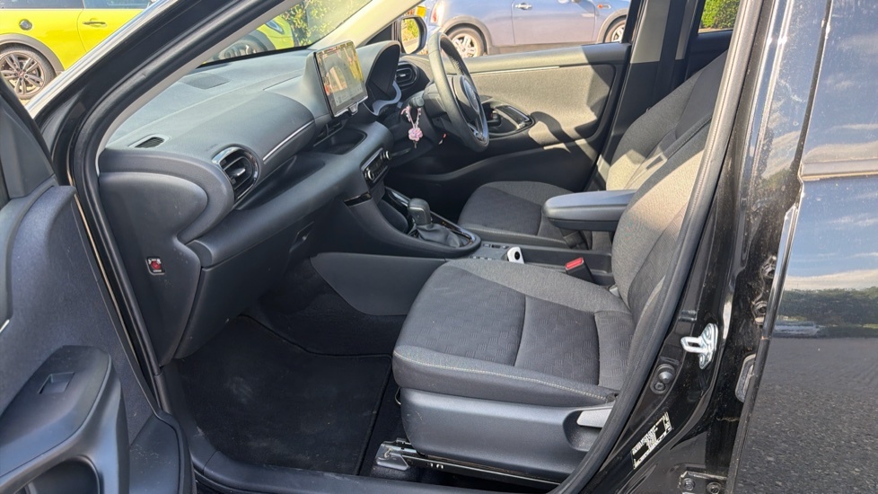 Toyota Yaris 1.5 Vvt-h Design E-cvt Euro 6 Ss Black #5