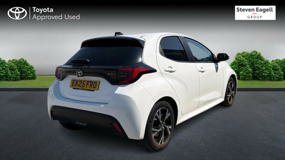 Toyota Yaris 1.5 Vvt-h Design E-cvt Euro 6 Ss White #2