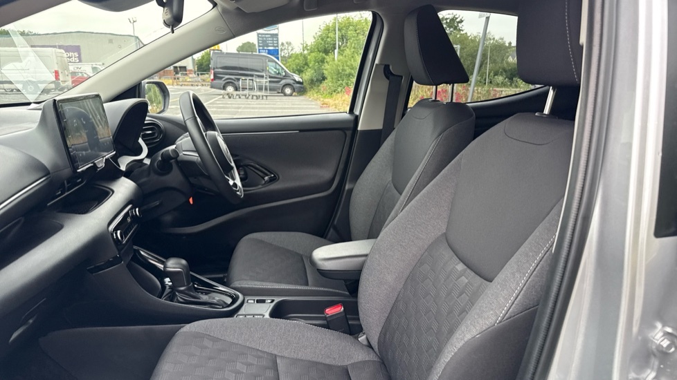 Toyota Yaris 1.5 Vvt-h Design E-cvt Euro 6 Ss Silver #5
