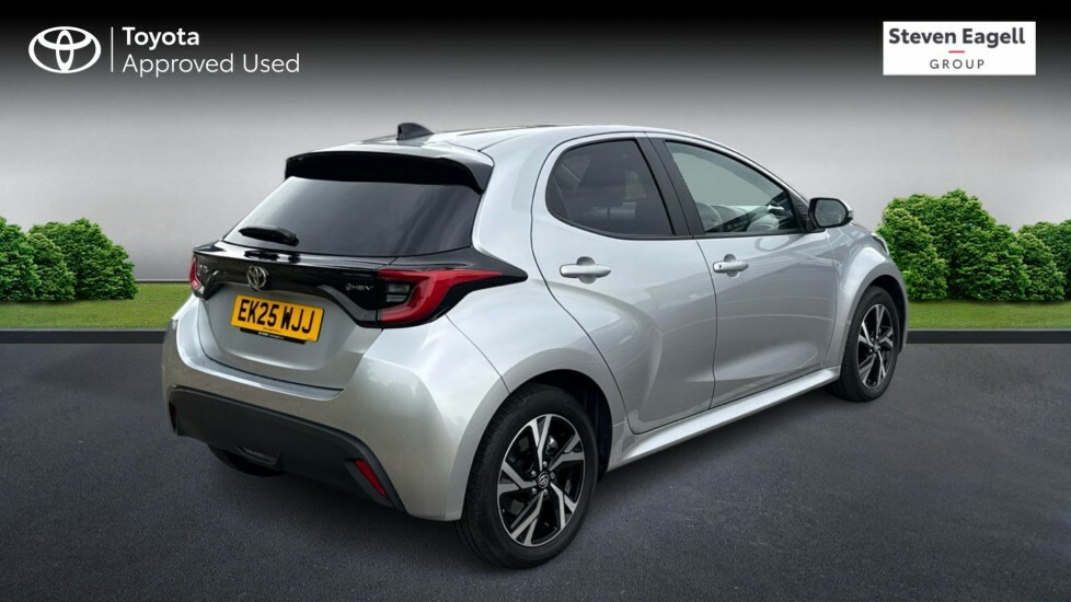 Toyota Yaris 1.5 Vvt-h Design E-cvt Euro 6 Ss Silver #2
