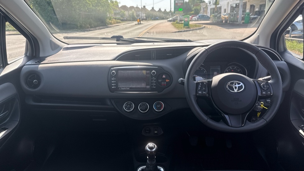 Toyota Yaris 1.5 Vvt-i Icon Tech Hatchback Eu White #6