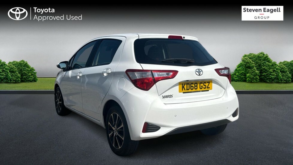 Toyota Yaris 1.5 Vvt-i Icon Tech Hatchback Eu White #4