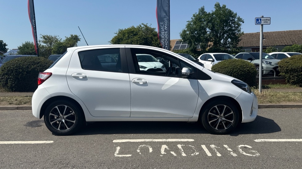 Toyota Yaris Icon Red #23