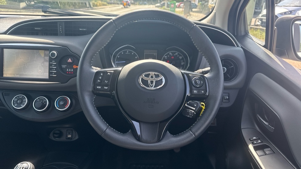 Toyota Yaris Icon Red #7