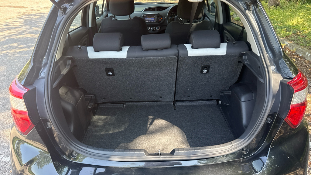 Toyota Yaris Yaris Dynamic Hev Cvt Grey #13