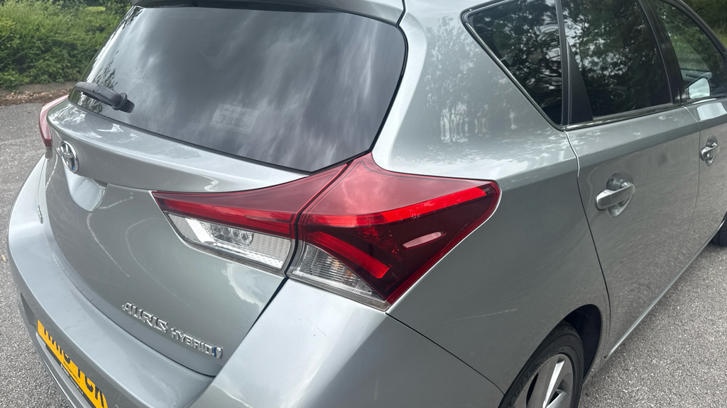 Toyota Auris Vvt-i Design White #21