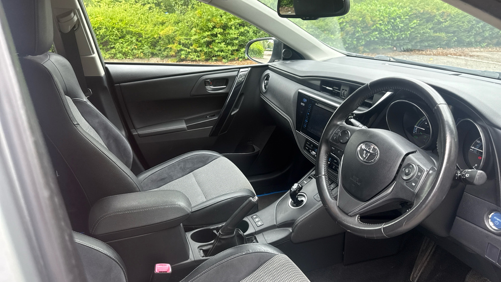 Toyota Auris Vvt-i Design White #12