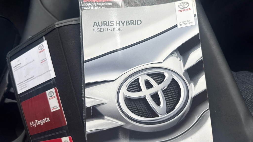Toyota Auris Vvt-i Design White #27