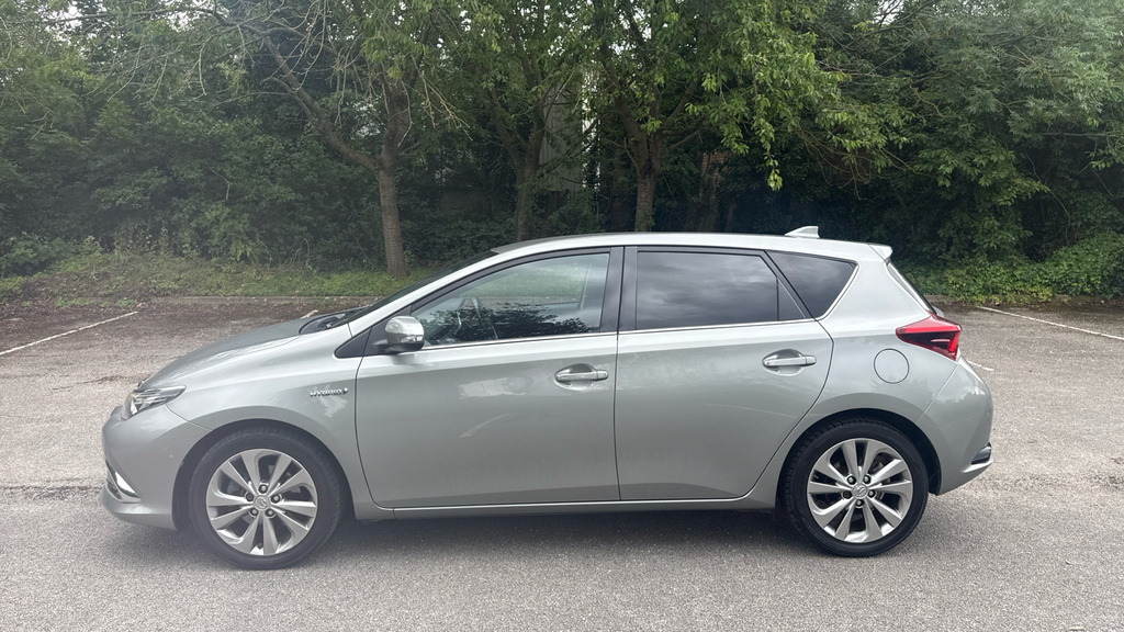 Toyota Auris Vvt-i Design White #24