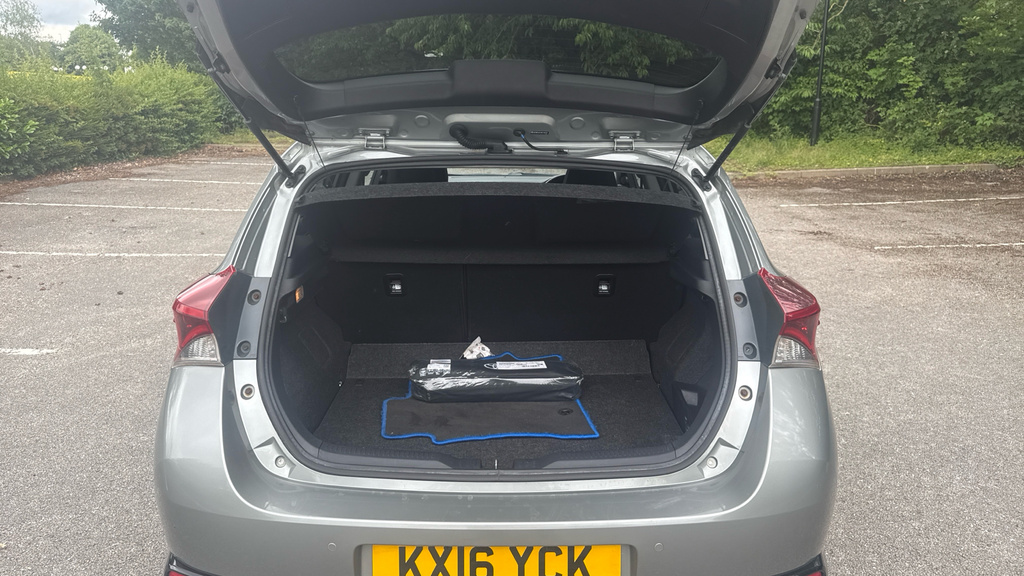 Toyota Auris Vvt-i Design White #13
