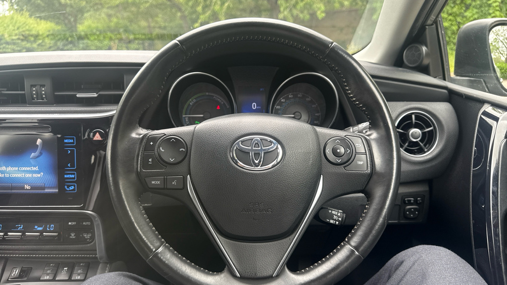 Toyota Auris Vvt-i Design White #7