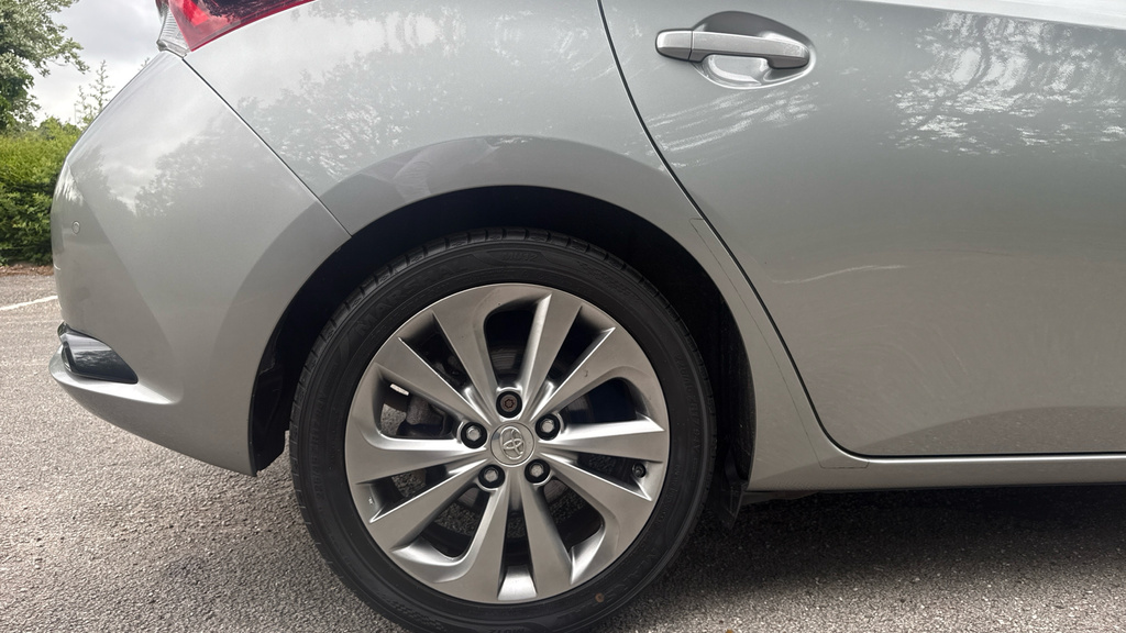 Toyota Auris Vvt-i Design White #25