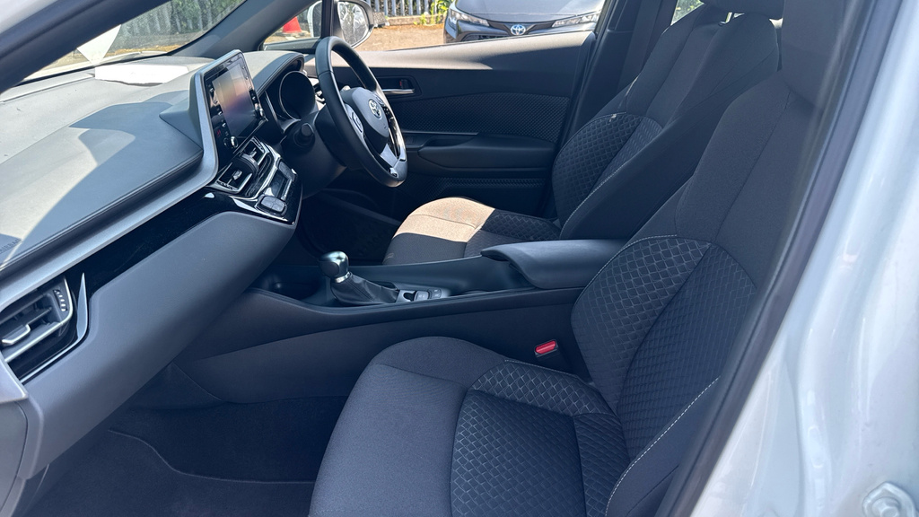 Toyota C-Hr 1.8 Vvt-h Icon Cvt Euro 6 Ss White #5