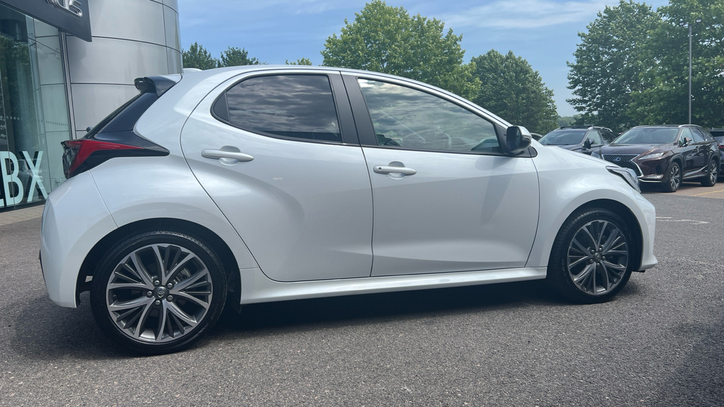 Toyota Yaris Yaris Design White #23