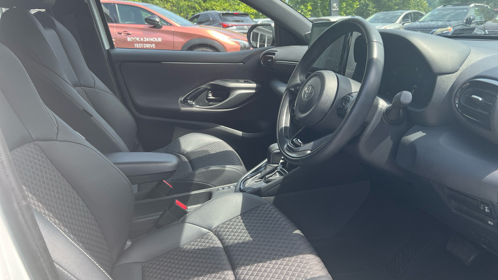 Toyota Yaris Yaris Design White #12