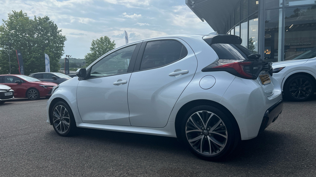 Toyota Yaris Yaris Design White #24