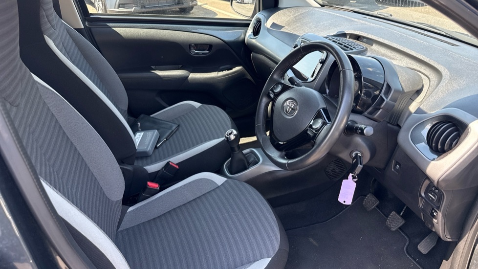 Toyota Aygo Aygo White #12