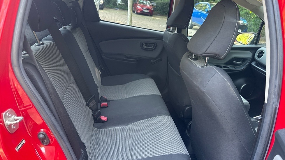 Toyota Yaris Icon Black #8