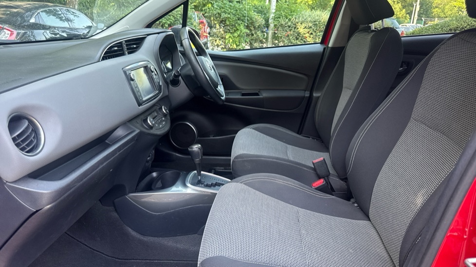 Toyota Yaris 1.5 Vvt-h Sport E-cvt Euro 6 Red #5