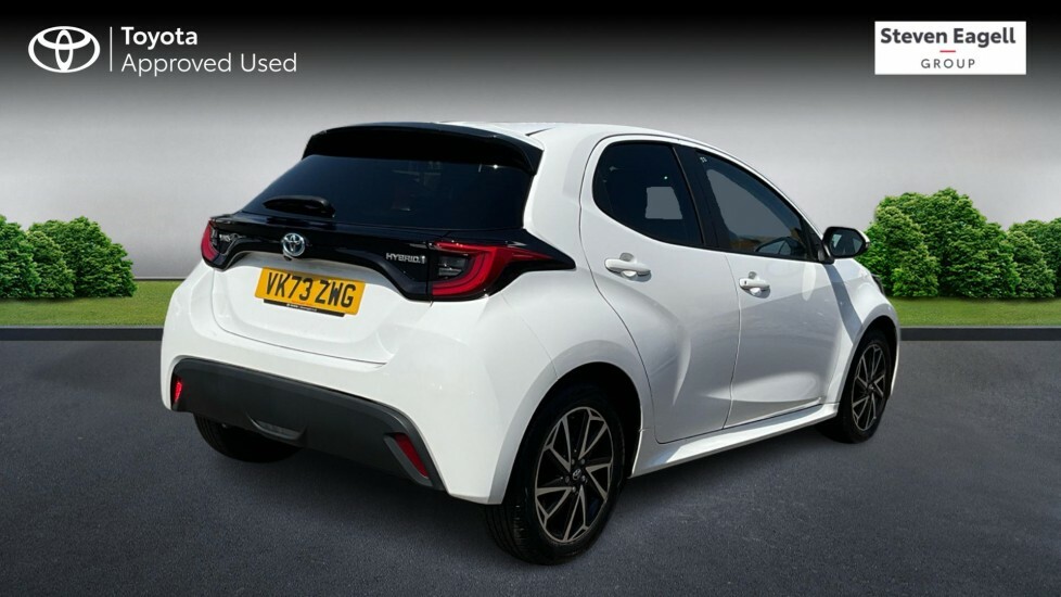 Toyota Yaris 1.5 Vvt-h Design E-cvt Euro 6 Ss White #2