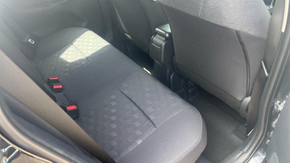 Toyota Yaris Icon Green #8
