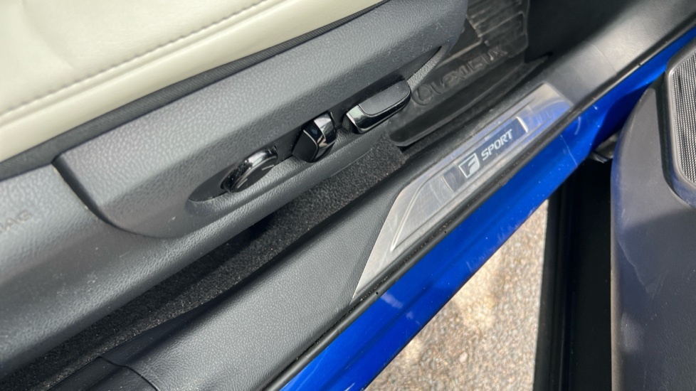 Lexus UX 250H 2.0 Cvt 17In Alloyspremium Packnav Blue #38
