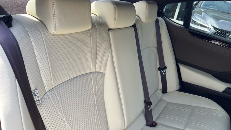 Lexus ES Saloon 2.5 Takumi Apple Car Play Ulez Approved Black #19