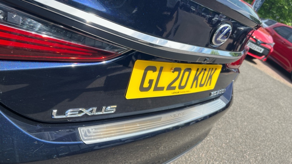 Lexus ES Saloon 2.5 Takumi Apple Car Play Ulez Approved Black #32