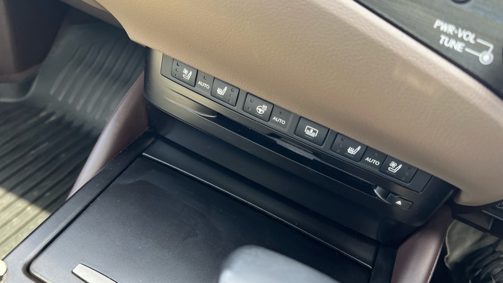 Lexus ES Saloon 2.5 Takumi Apple Car Play Ulez Approved Black #46