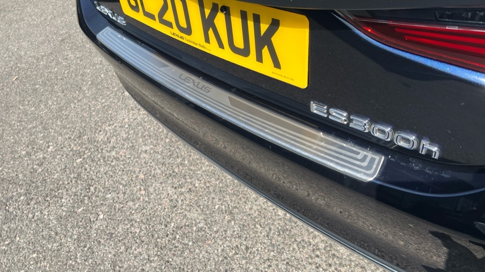 Lexus ES Saloon 2.5 Takumi Apple Car Play Ulez Approved Black #33