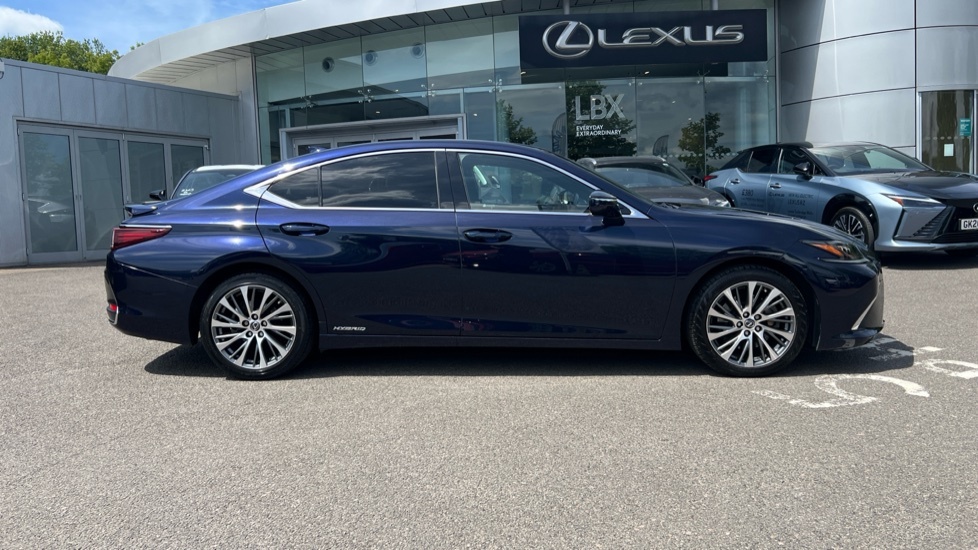 Lexus ES Saloon 2.5 Takumi Apple Car Play Ulez Approved Black #23