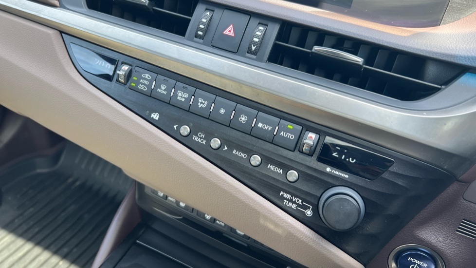 Lexus ES Saloon 2.5 Takumi Apple Car Play Ulez Approved Black #47