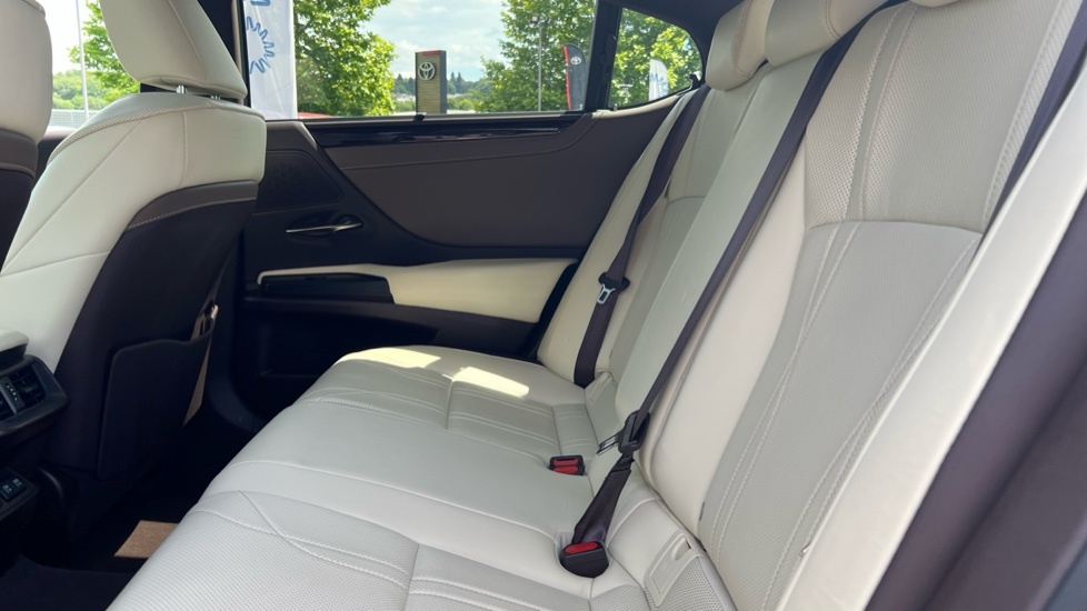 Lexus ES Saloon 2.5 Takumi Apple Car Play Ulez Approved Black #16