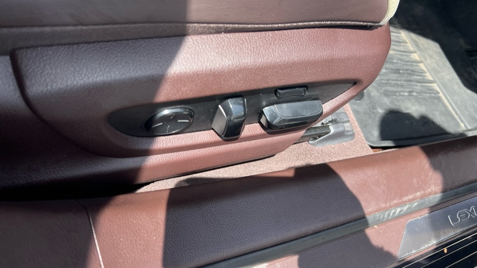 Lexus ES Saloon 2.5 Takumi Apple Car Play Ulez Approved Black #38