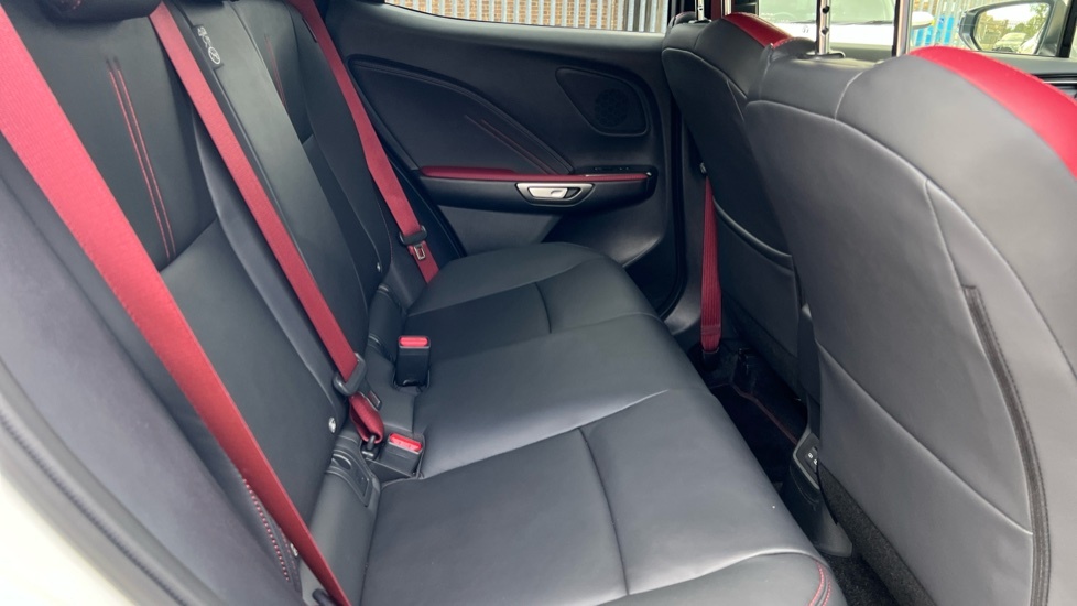 Lexus LBX 1.5 Vvt-ie Takumi E-cvt Euro 6 Ss Red #9